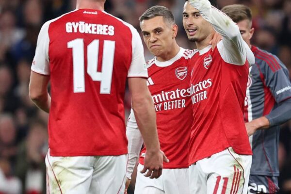 Arsenal Defeat Olympiacos 2-0 to Extend Champions League Group Stage Unbeaten Run