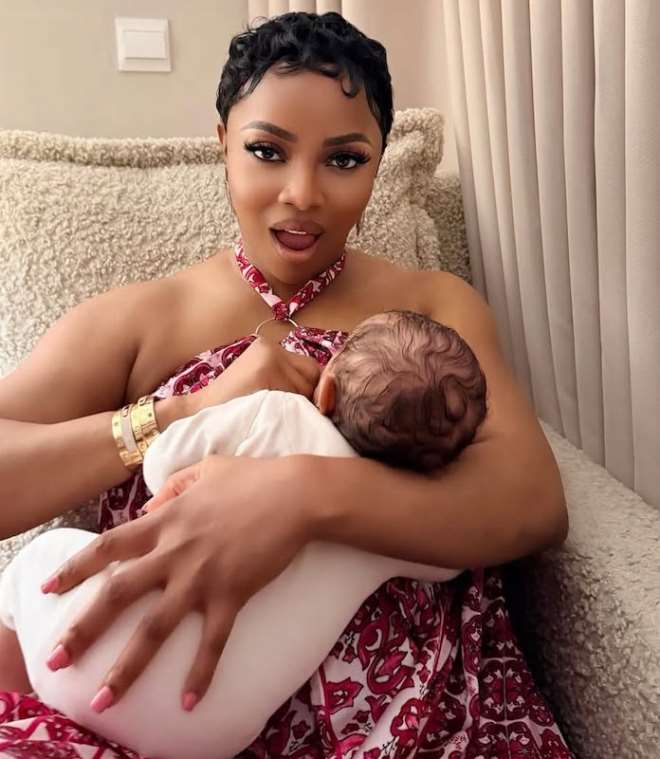 Toke Makinwa Responds To Curious Fan On Snapchat About Why She Stopped Breastfeeding