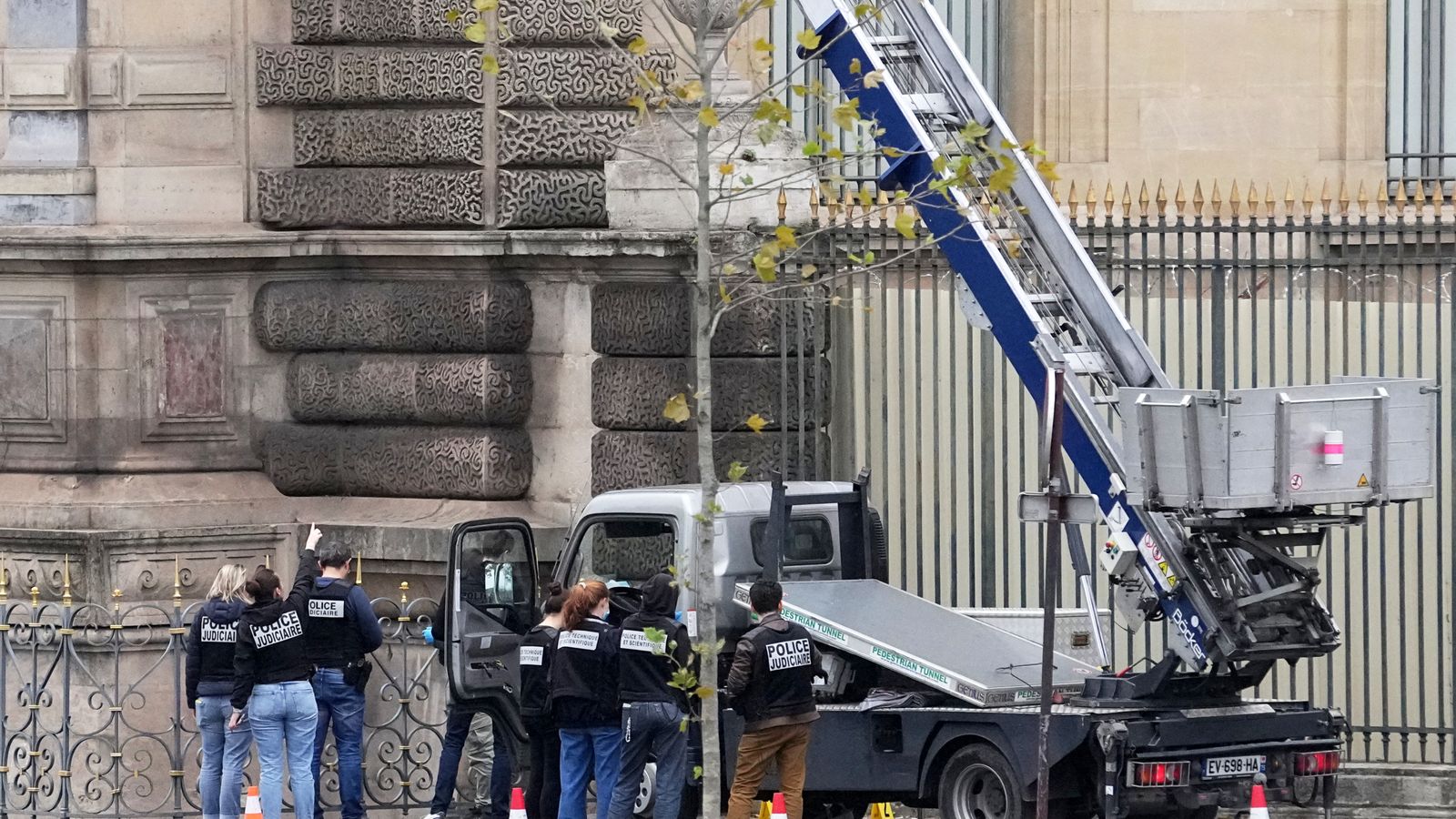 Makers of Lift Used by Louvre Thieves Turn Heist Into Viral Marketing Moment