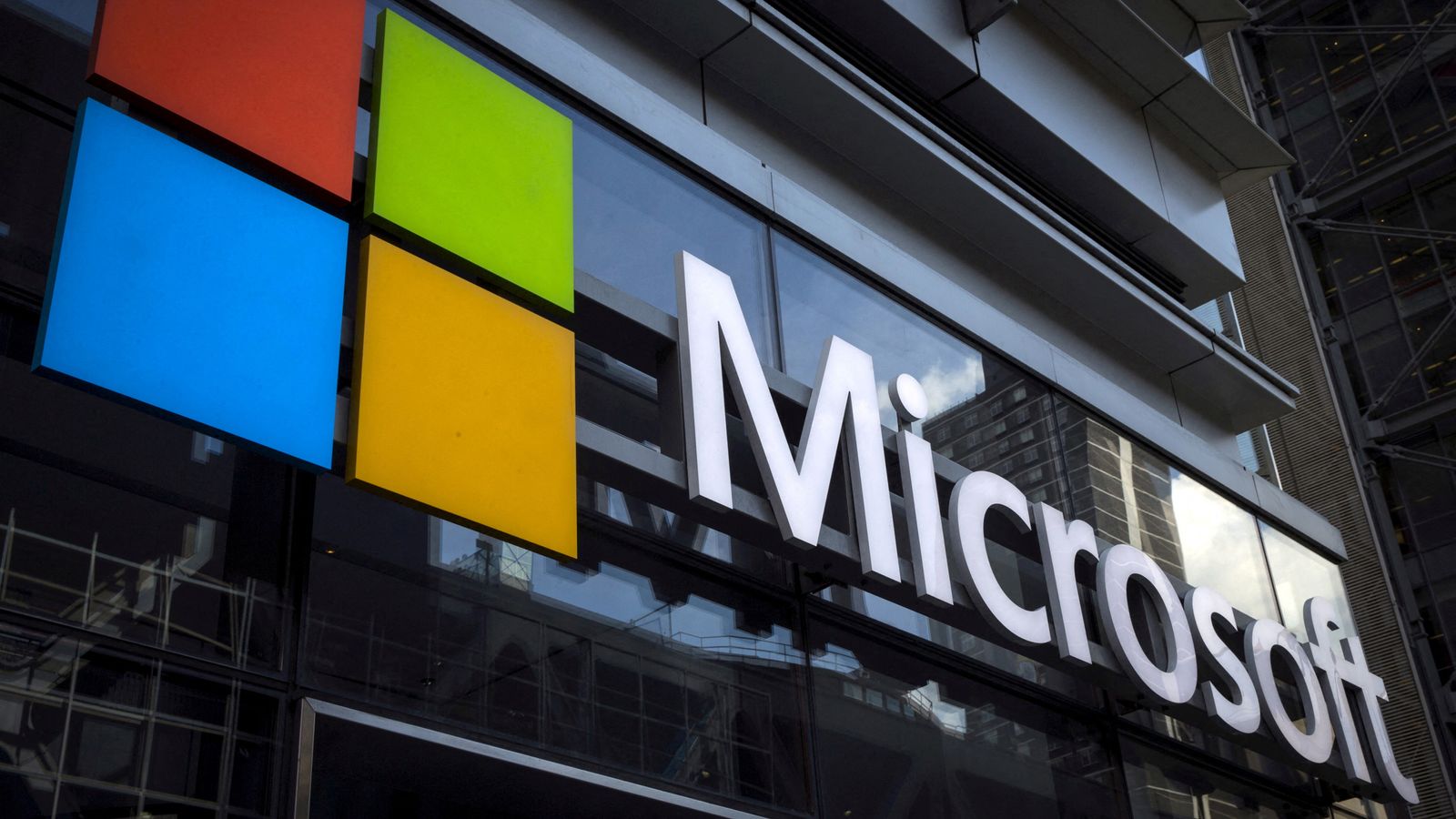 Microsoft Outage Knocks Office 365 and Xbox Live Offline for Thousands of Users