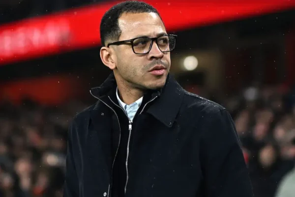 Chelsea Boss Rosenior Slams Arsenal Over “Disrespectful” Warm-Up Incident Before Carabao Cup Clash